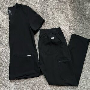 Figs Women's Black Scrub Set